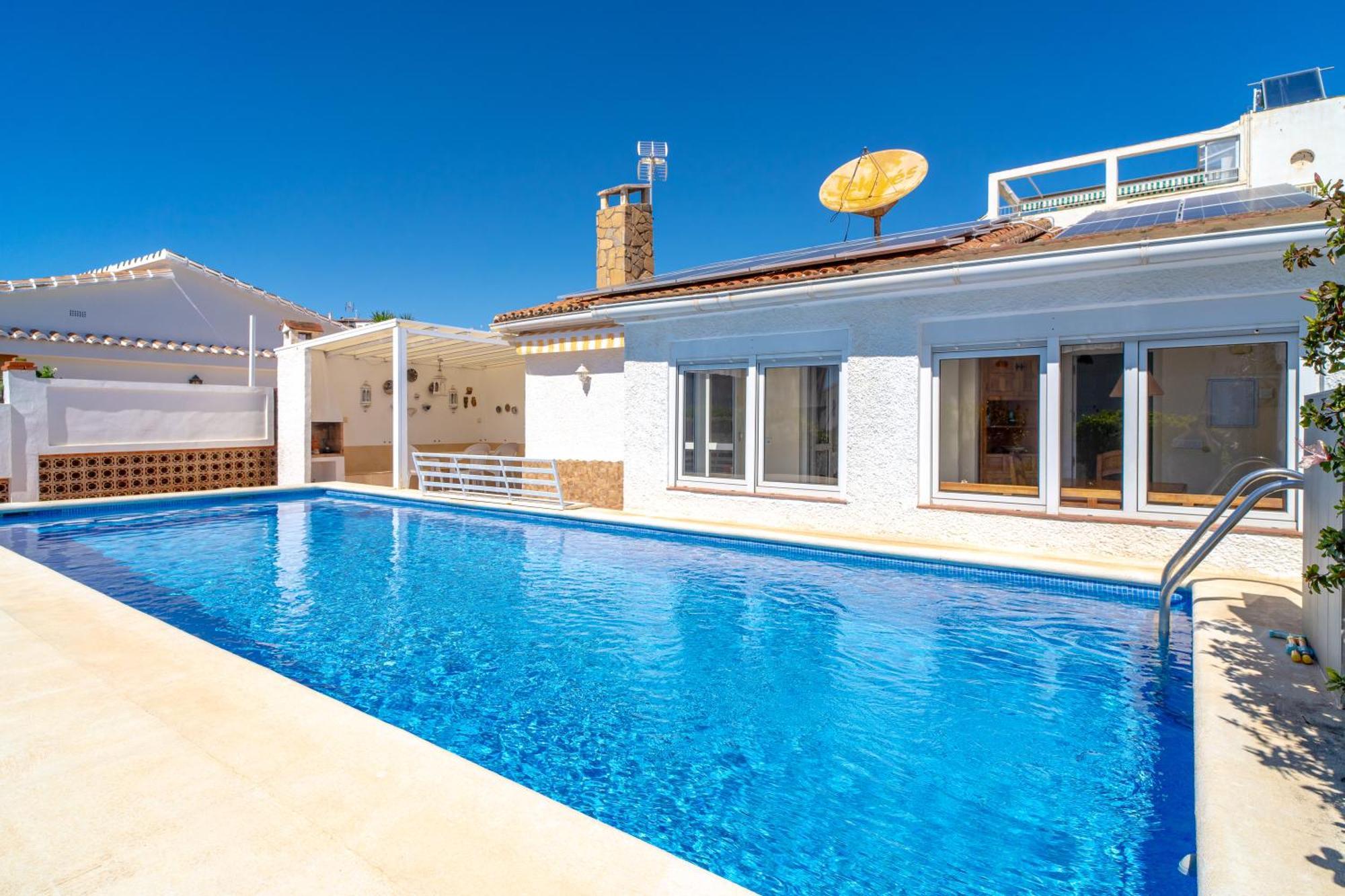 Villa Sevilla Casasol Нерха Экстерьер фото