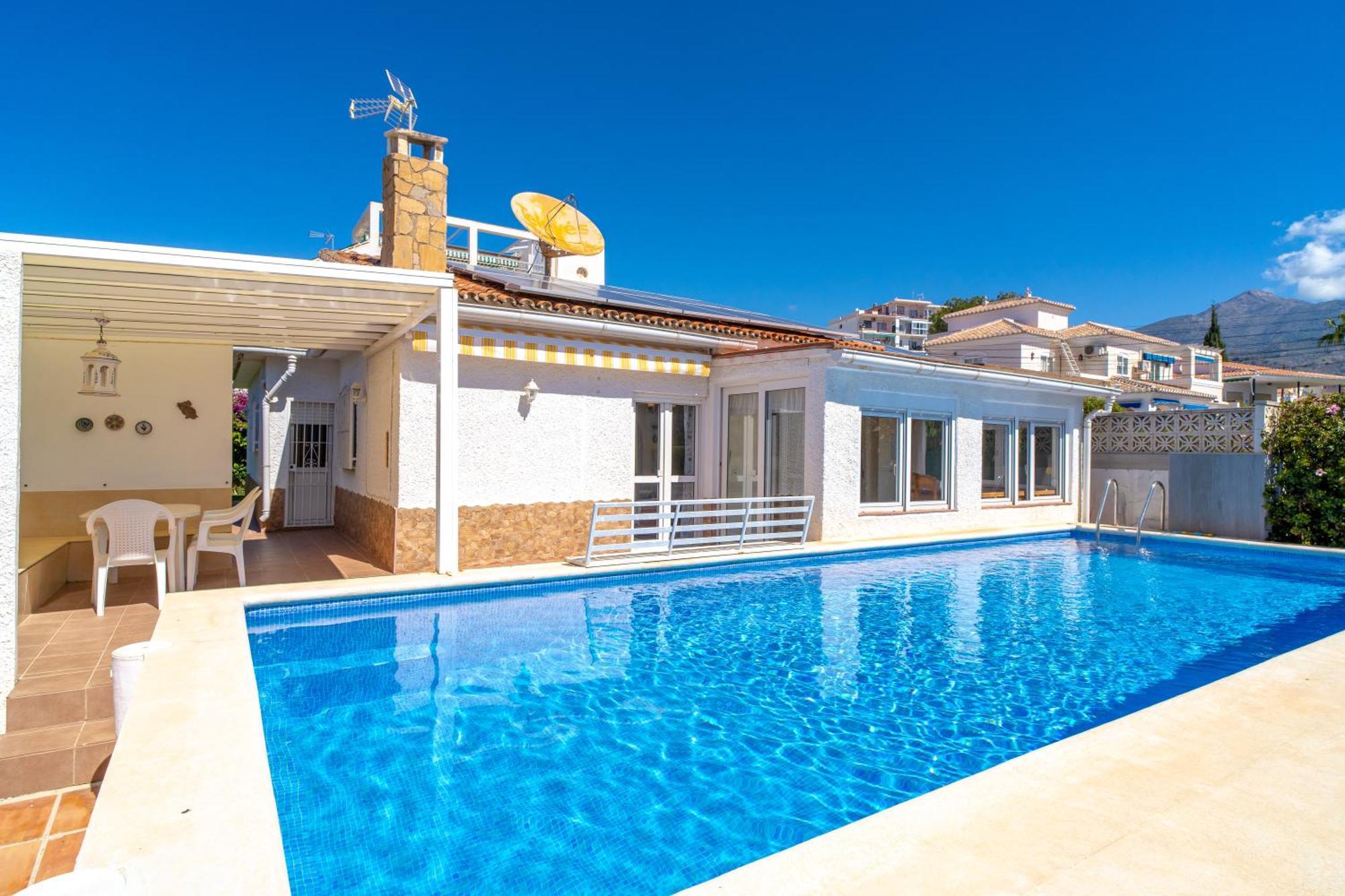 Villa Sevilla Casasol Нерха Экстерьер фото