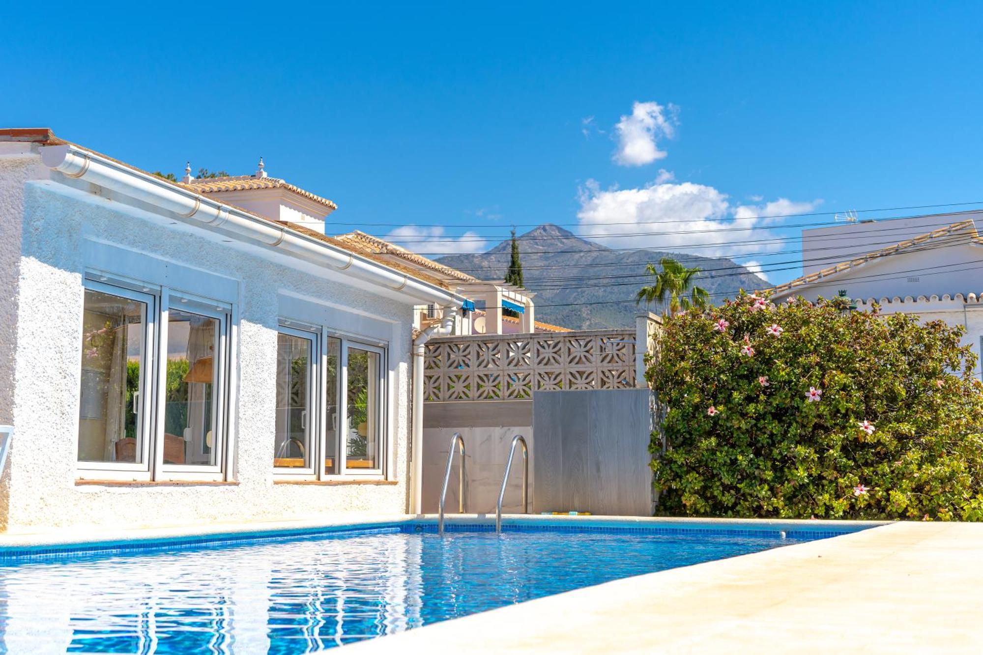 Villa Sevilla Casasol Нерха Экстерьер фото